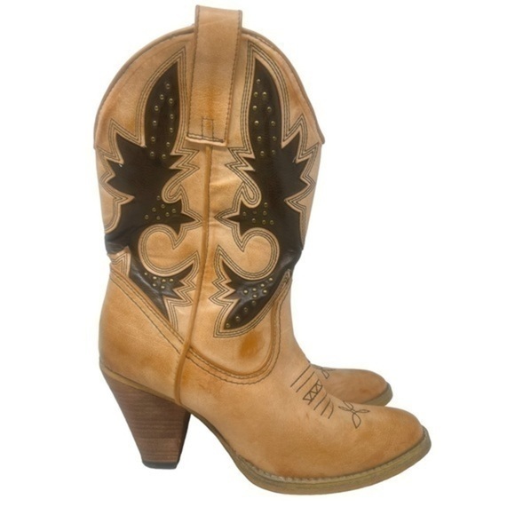 Very Volatile Boots - Picture 2 of 11